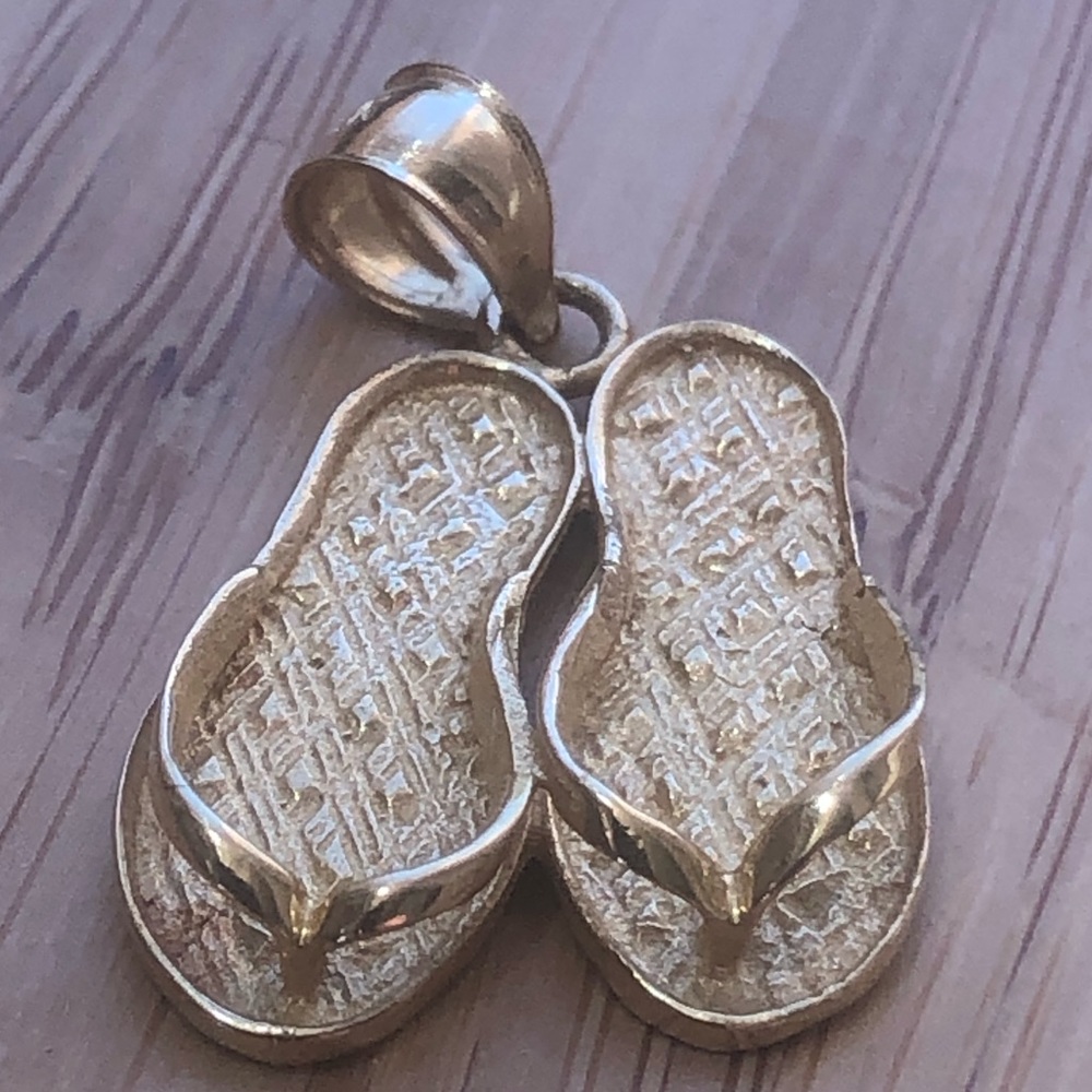 14K Gold Double Flip Flop Pendant 3/4”